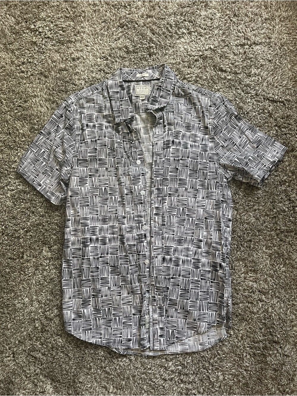 GUESS Men's Short Sleeve Button-Up Shirt - Gray Pattern